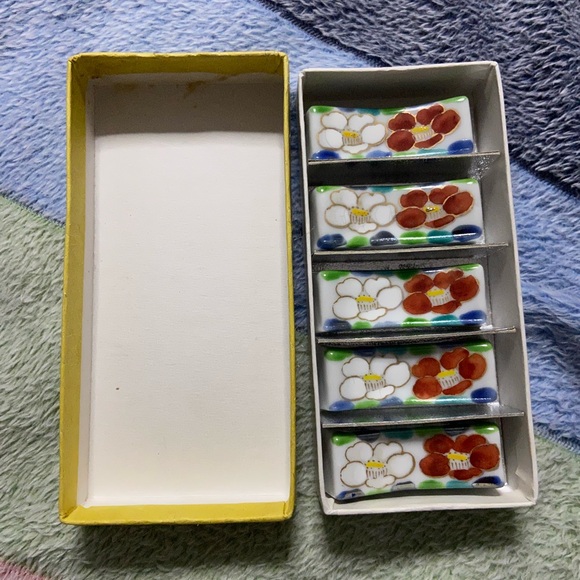 5PC. Set Floral Stoneware CHOPSTICK REST
